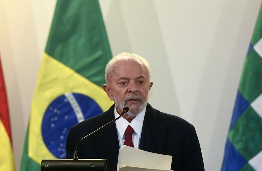 El presidente de Brasil, Lula da Silva, fue sometido a cirugía por una hemorragia cerca del cerebro derivada de un golpe en la cabeza. El presidente de Brasil, Lula da Silva, fue sometido a cirugía por una hemorragia cerca del cerebro derivada de un golpe en la cabeza.