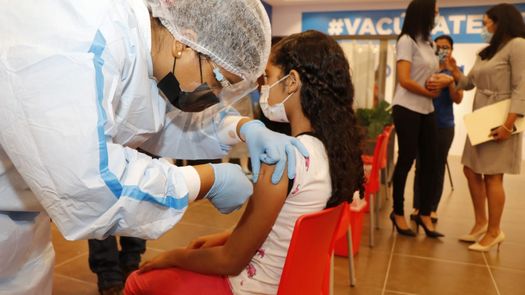 Panamá destaca entre países con mayor cantidad de vacunados