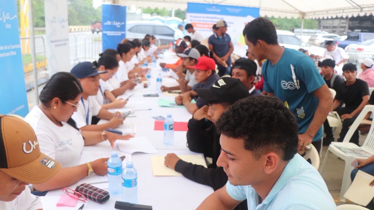 En Darién se ofertaron más de 500 plazas de trabajo. En Darién se ofertaron más de 500 plazas de trabajo.