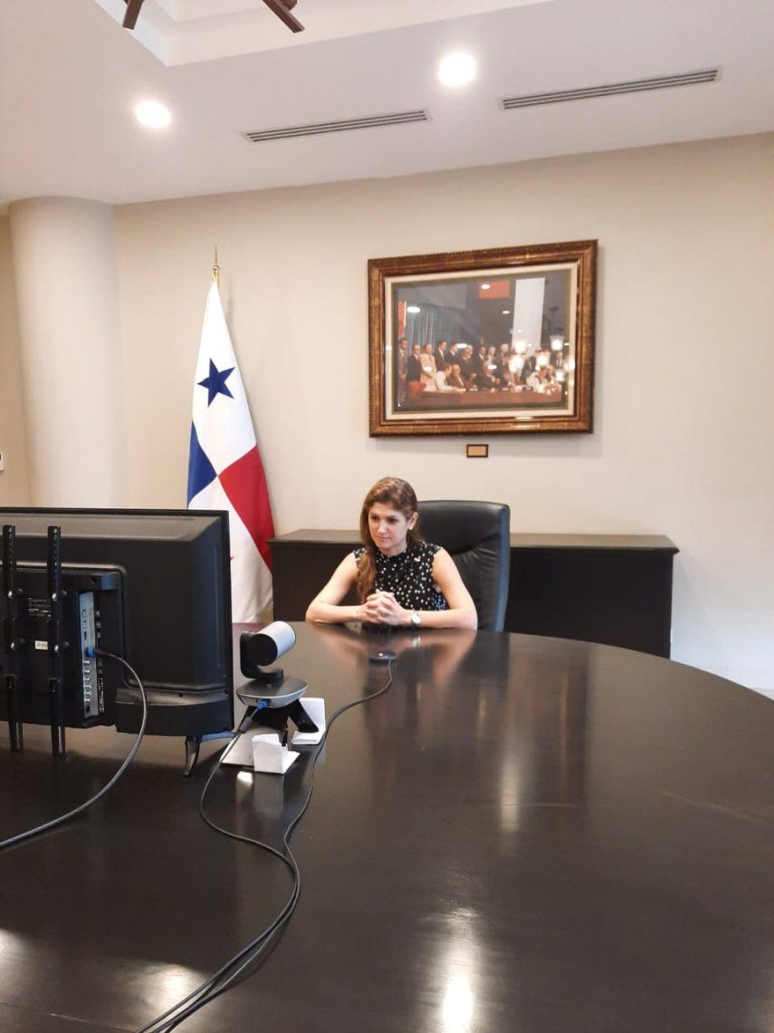 Ministra de Relaciones Exteriores sostiene encuentro con excancilleres