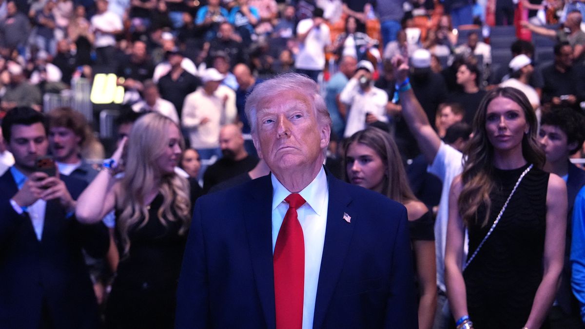 Donald Trump ordenó este domingo el bloqueo naval del estrecho de Ormuz tras denunciar que Irán mantuvo una postura inflexible sobre sus ambiciones nucleares en las negociaciones en Pakistán para poner fin a seis semanas de guerra en Oriente Medio. Donald Trump ordenó este domingo el bloqueo naval del estrecho de Ormuz tras denunciar que Irán mantuvo una postura inflexible sobre sus ambiciones nucleares en las negociaciones en Pakistán para poner fin a seis semanas de guerra en Oriente Medio.