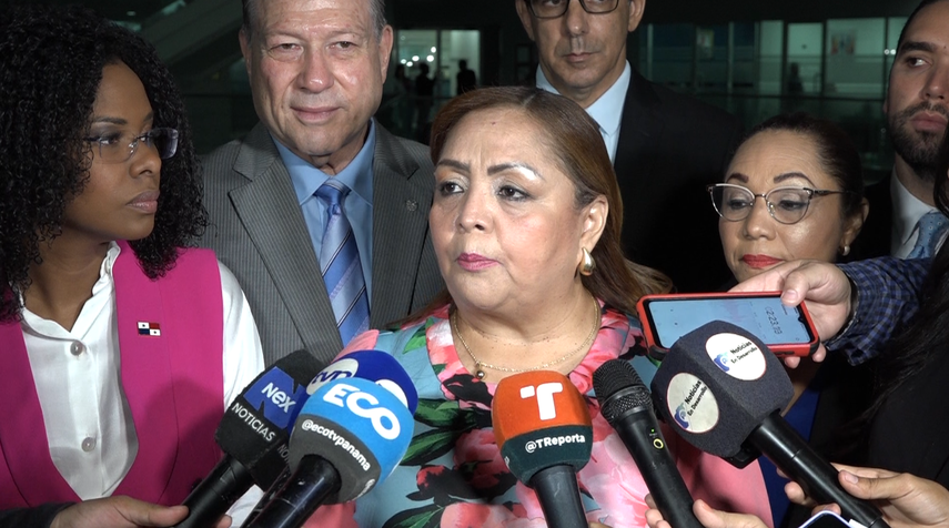 Dana Castañeda: El que no trabaja no cobrará.