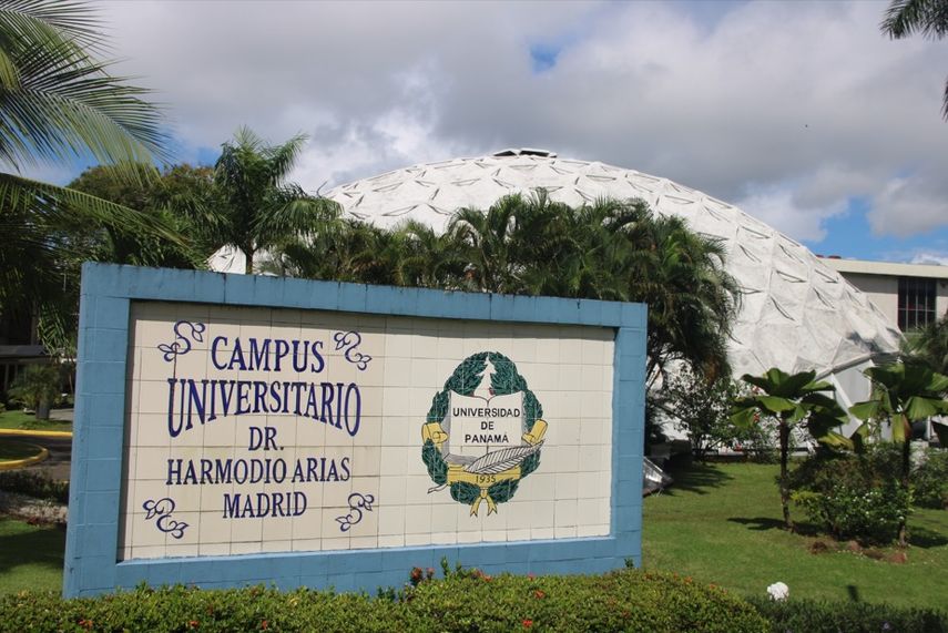 El rector de la Universidad de Panamá (UP), Eduardo Flores Castro, y el director general de la Dirección General de Contrataciones Públicas (DGCP), magistrado Javier Raúl Marquínez, suscribieron un convenio de cooperación interinstitucional con el objetivo de unir esfuerzos. El rector de la Universidad de Panamá (UP), Eduardo Flores Castro, y el director general de la Dirección General de Contrataciones Públicas (DGCP), magistrado Javier Raúl Marquínez, suscribieron un convenio de cooperación interinstitucional con el objetivo de unir esfuerzos.