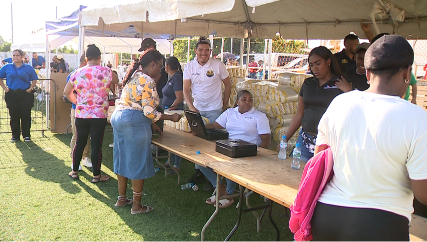 Consumidores madrugaron en Agroferia del IMA en Samaria