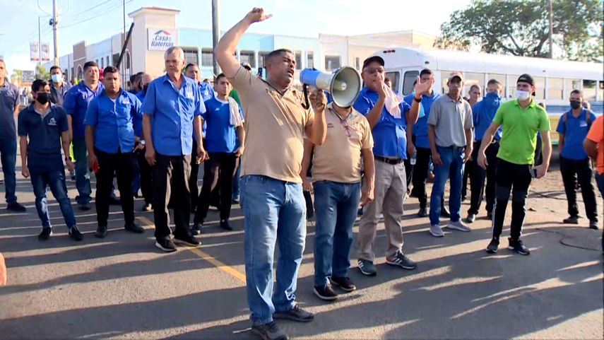 Transportistas en pie de guerra por aumento de combustible