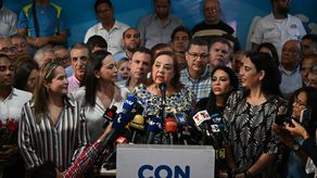 Chavismo impide inscripción de Corina Yoris por fallo del sistema