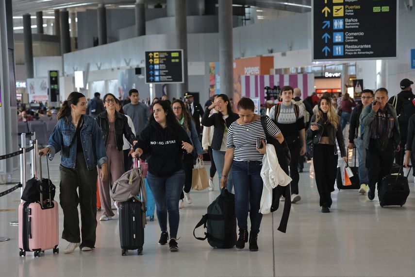El Aeropuerto Internacional de Tocumen, reconocido como la principal puerta de entrada a Panamá y uno de los más destacados en América Latina, ha sido distinguido como el aeropuerto mediano más puntual del mundo en 2024. El Aeropuerto Internacional de Tocumen, reconocido como la principal puerta de entrada a Panamá y uno de los más destacados en América Latina, ha sido distinguido como el aeropuerto mediano más puntual del mundo en 2024.