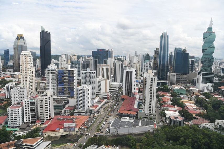 La República de Panamá realizó la onceava y última subasta de Letras del Tesoro correspondiente a la vigencia 2025, registrando una sólida respuesta del mercado y reafirmando su compromiso con una gestión responsable, transparente y eficiente de las finanzas públicas, informó el Ministerio de Economía y Finanzas (MEF).