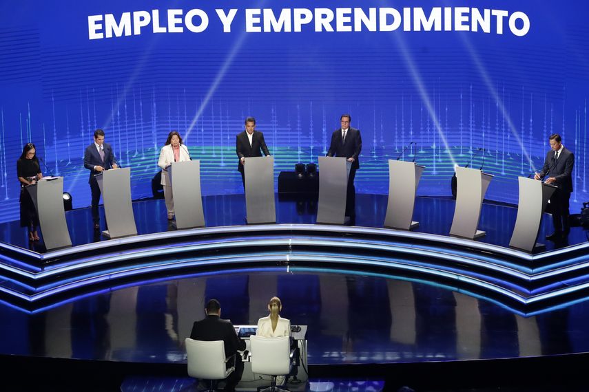 Candidatos presidenciales lanzan sus últimas propuestas en tercer debate oficial