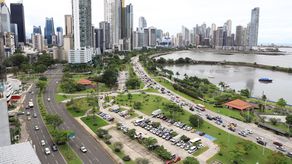 La República de Panamá adjudicó USD 240.9 millones en la segunda subasta de Letras del Tesoro correspondiente a la vigencia 2026, a un plazo de 12 meses, compuesta por USD 240.2 millones en ofertas de primera vuelta, USD 750 mil en segunda vuelta.