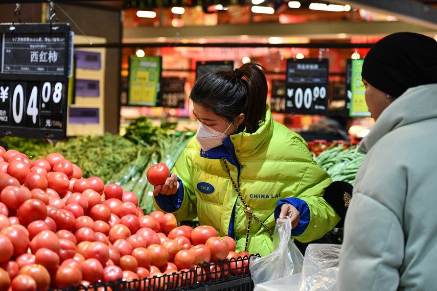Los precios en China suben en febrero por primera vez en seis meses