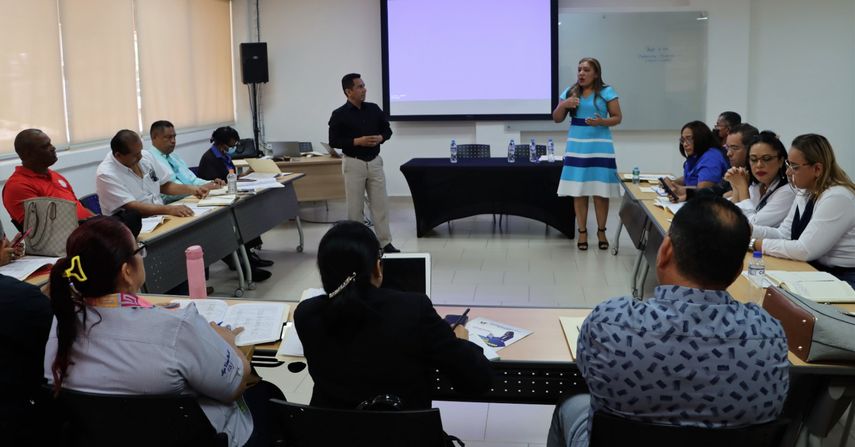 Meduca y gremios analizan sistema de evaluación de desempeño