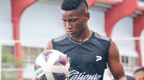 El panameño Víctor Medina se suma a la familia del Saprissa en Costa Rica