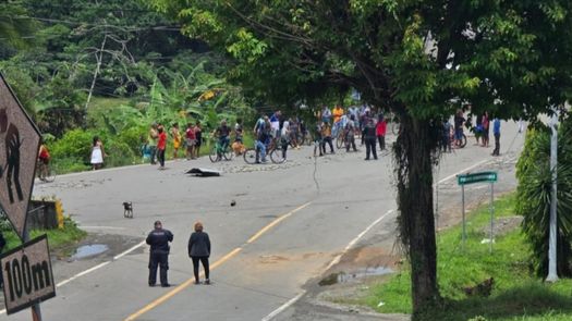 Agente del Senafront privado de su libertad por manifestantes en Bocas del Toro