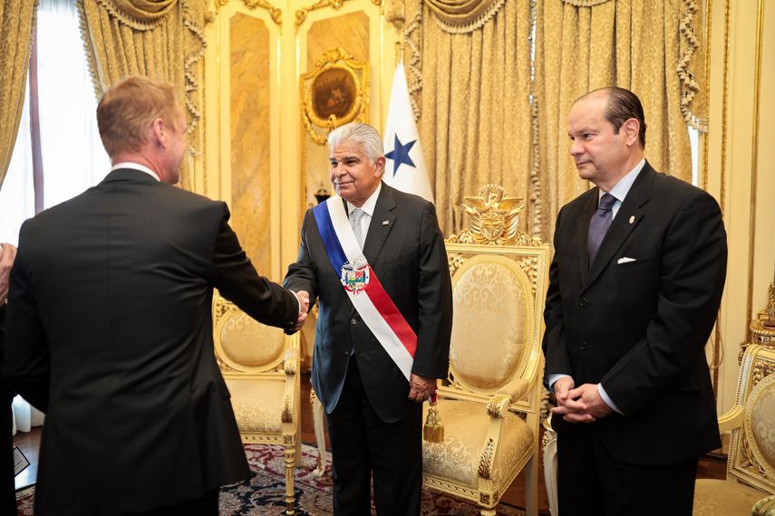 Mulino recibe cartas credenciales de siete nuevos embajadores