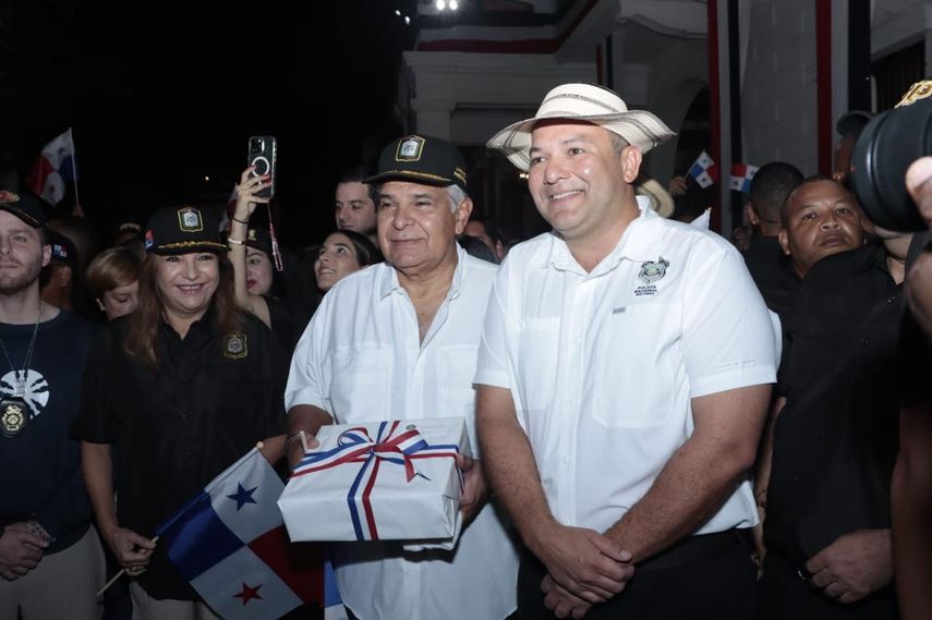 Mulino celebró en el Palacio de las Garzas los 121 años de vida republicana de Panamá. Mulino celebró en el Palacio de las Garzas los 121 años de vida republicana de Panamá.