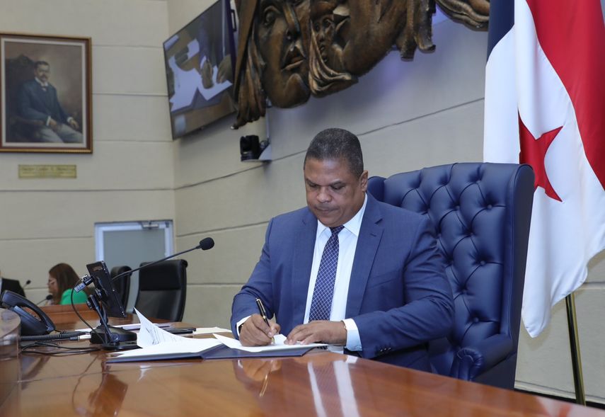 El Pleno de la Asamblea Nacional aprobó en tercer debate la iniciativa de Ley 1080 sobre Carrera del Servicio Legislativo. El Pleno de la Asamblea Nacional aprobó en tercer debate la iniciativa de Ley 1080 sobre Carrera del Servicio Legislativo.