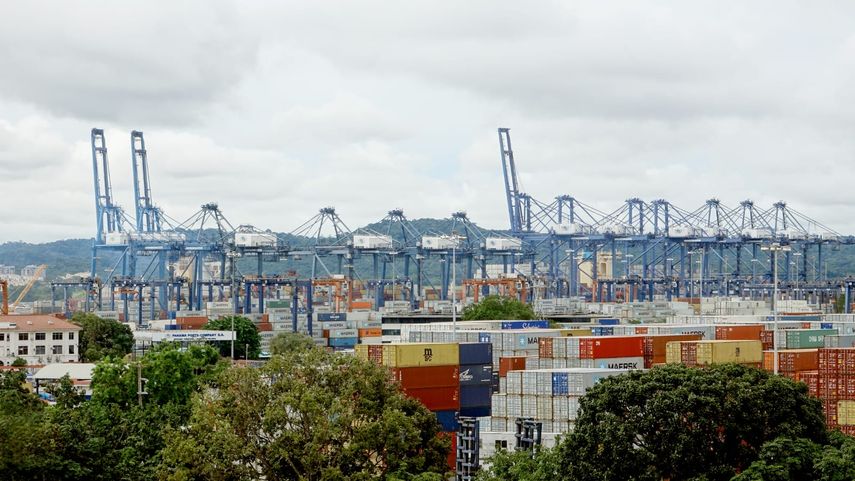 Operador hongkonés de puertos en Panamá cae en bolsa por planes de Trump