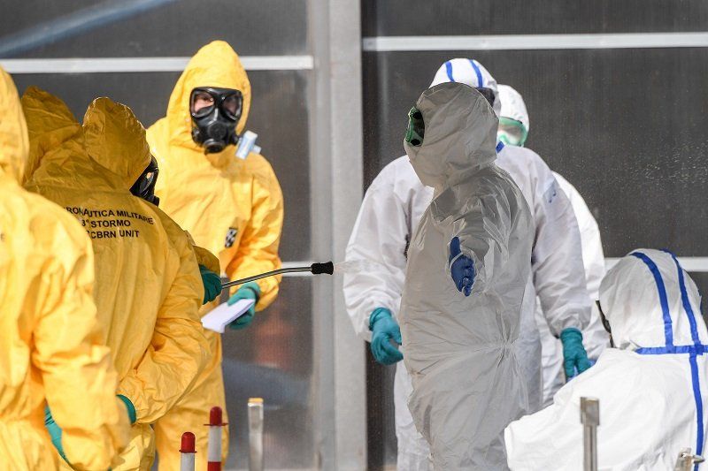 Médicos británicos sin material de protección ni test de coronavirus