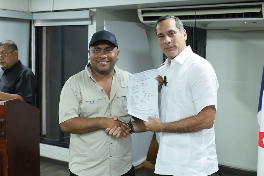 ATTT formaliza entrega de 54 certificados de operación en Veraguas