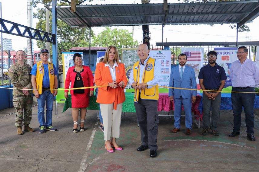 Este lunes 21 de octubre de 2024, arrancó en las escuelas de Juan Díaz el Programa de Sellantes Otorgando Salud (PASOS), una iniciativa del Ministerio de Salud (Minsa) en colaboración con el Club de Leones de Panamá y la Embajada de los Estados Unidos. Este lunes 21 de octubre de 2024, arrancó en las escuelas de Juan Díaz el Programa de Sellantes Otorgando Salud (PASOS), una iniciativa del Ministerio de Salud (Minsa) en colaboración con el Club de Leones de Panamá y la Embajada de los Estados Unidos.
