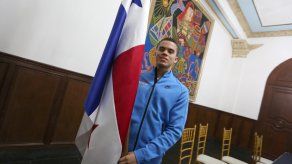 Kevin Espinosa recibe  Pabellón Nacional para los  XVII  Juegos Panamericanos