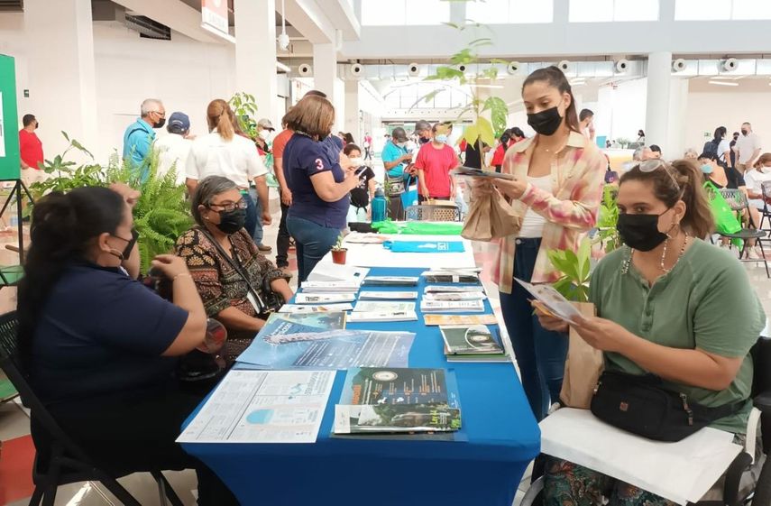 La muestra "Gotas de Vida", realizada Federal Mall fue organizada por los Comités de Cuencas Hidrográficas (CCH) de Chiriquí para conmemorar el Día Mundial del Agua.