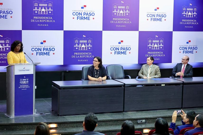El Ministerio de Educación (Meduca) y la organización internacional One Laptop per Child (OLPC) firmaron un acuerdo innovador que busca revolucionar el sistema educativo de Panamá, integrando tecnología en las aulas y reduciendo la brecha digital. El Ministerio de Educación (Meduca) y la organización internacional One Laptop per Child (OLPC) firmaron un acuerdo innovador que busca revolucionar el sistema educativo de Panamá, integrando tecnología en las aulas y reduciendo la brecha digital.