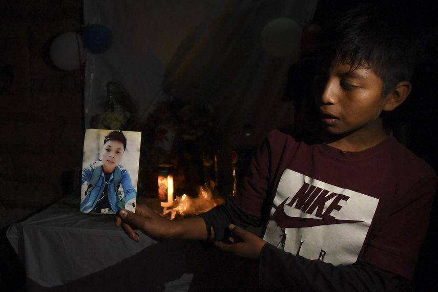 Estados Unidos reúne a 100 familias migrantes separadas