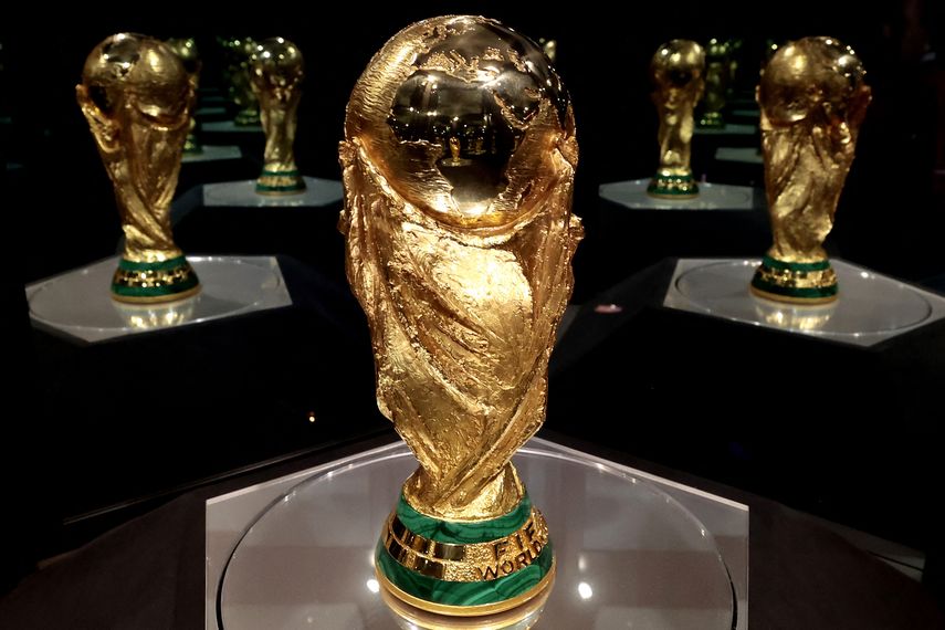 A un mes del inicio del Mundial 2026 de fútbol, la organización de este torneo fuera de lo común ha atravesado numerosas polémicas, desde la participación de Irán, en guerra contra Estados Unidos, hasta los precios considerados exorbitantes de las entradas para los partidos.