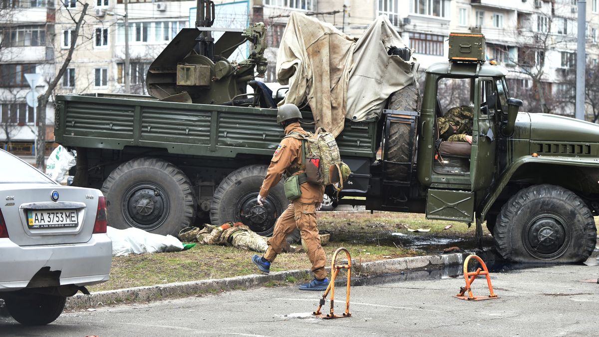 Tropas rusas se acercan a varias regiones de Kiev desde el norte y el este