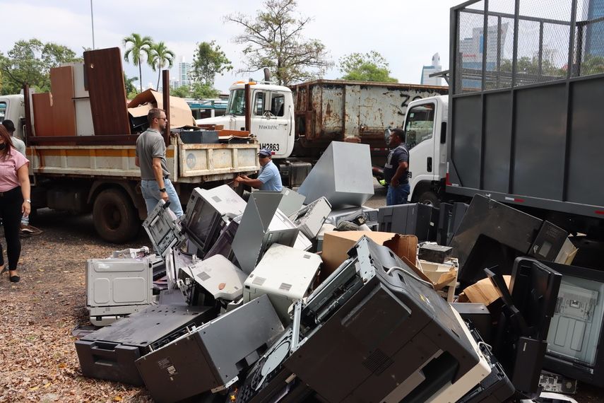 MEF inicia recolección de chatarra estatal a nivel nacional