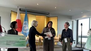 La Fundación Pro Eco Azuero de Panamá recibió este jueves uno de sus tres premios Unesco-Japón de educación en favor del desarrollo sostenible por su iniciativa para una gestión responsable del medio ambiente y de la restauración de los ecosistemas en las zonas rurales.