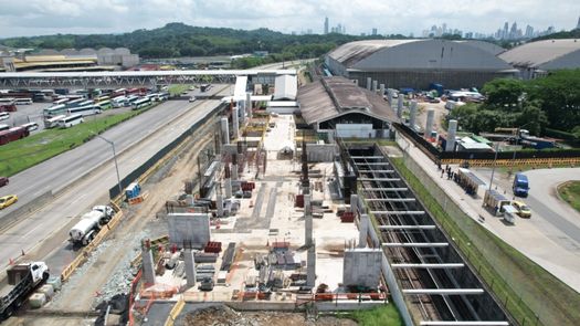 El Metro de Panamá, S.A. informó que a partir del viernes 6 de febrero iniciará el traslado de las vigas que formarán parte de la estructura por donde transitarán los monorrieles de la Línea 3, con destino a la Estación Albrook. El Metro de Panamá, S.A. informó que a partir del viernes 6 de febrero iniciará el traslado de las vigas que formarán parte de la estructura por donde transitarán los monorrieles de la Línea 3, con destino a la Estación Albrook.