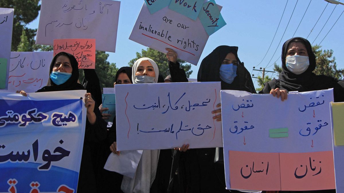 Talibanes deben garantizar derechos de las mujeres, dicen países árabes