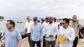 Cancilleres de Colombia y Panamá recorren la zona fronteriza de Capurganá.
