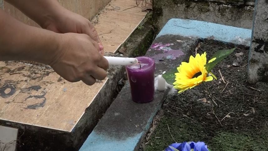 Diversas personas fueron a visitar a sus seres queridos en el Jardín Paz Municipal en David