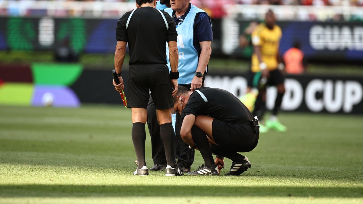 La FIFA presentó el jueves su nómina de árbitros para el Mundial 2026, que se disputará del 11 de junio al 19 de julio, en la que figuran 52 jueces principales, seis de ellos mujeres.