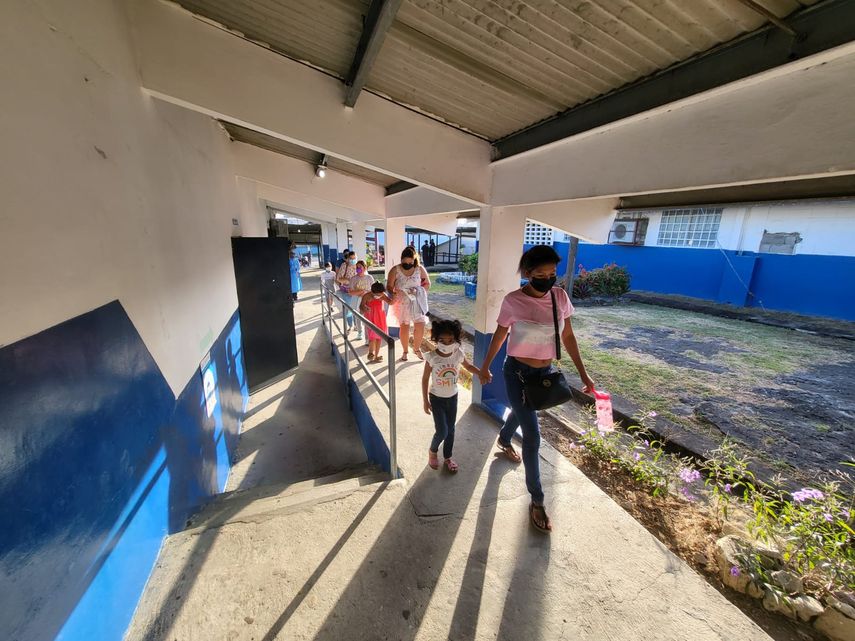 Las autoridades de salud en Panam&aacute; recomiendan a los padres de familia o tutores llevar a los ni&ntilde;os con ropa c&oacute;moda.