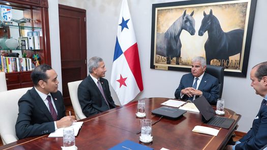 Mulino y Balakrishnan acordaron impulsar la cooperación en áreas clave. Mulino y Balakrishnan acordaron impulsar la cooperación en áreas clave.