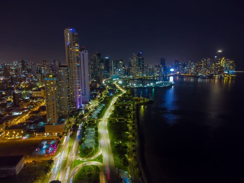 Brasil, Chile y Perú buscan inversionistas en encuentro del Banco Interamericano de Desarrollo (BID) en la ciudad de Panamá. Brasil, Chile y Perú buscan inversionistas en encuentro del Banco Interamericano de Desarrollo (BID) en la ciudad de Panamá.