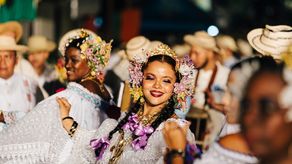 Panamá celebra el Día de la Pollera