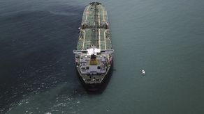 Repsol reclama a buque italiano por derrame de petróleo