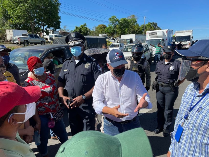 Cansados de falta de agua potable