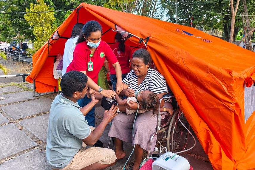 Más de 40 muertos tras el terremoto de magnitud 7,7 en Indonesia