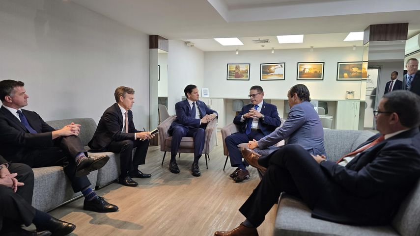 El secretario de Estado de Estados Unidos, Marco Rubio, estuvo presente este lunes en el proceso de un vuelo de deportación de migrantes desde Panamá hacia Colombia, que forma parte de un acuerdo con los Estados Unidos para costear esas repatriaciones. El secretario de Estado de Estados Unidos, Marco Rubio, estuvo presente este lunes en el proceso de un vuelo de deportación de migrantes desde Panamá hacia Colombia, que forma parte de un acuerdo con los Estados Unidos para costear esas repatriaciones.