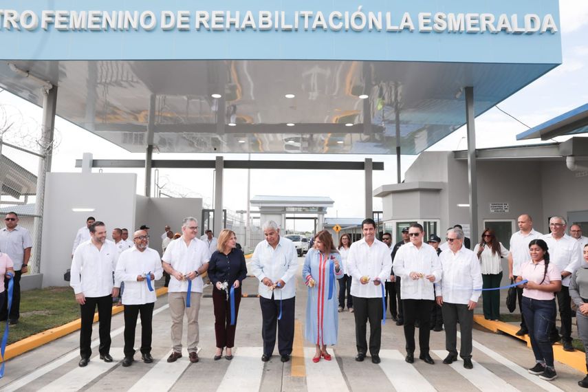 Gobierno inaugura el nuevo Centro Femenino de Rehabilitación La Esmeralda