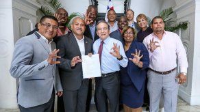 Gobierno mantendrá programas sociales en Colón