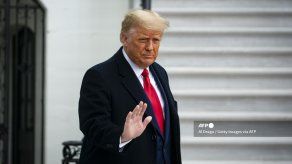 Un día antes de dejar el poder