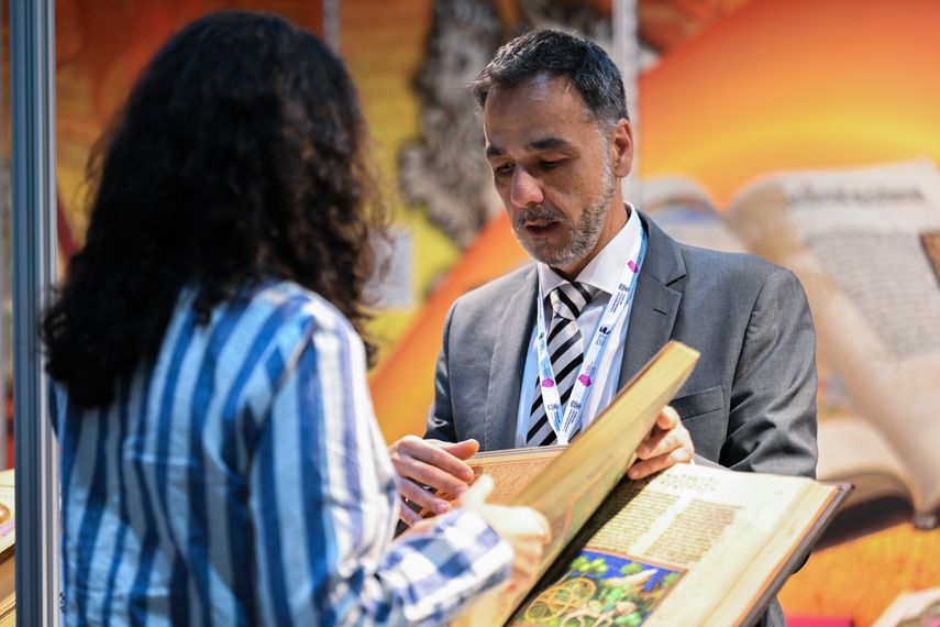 Feria del Libro de Abu Dhabi: Presentan códices únicos
